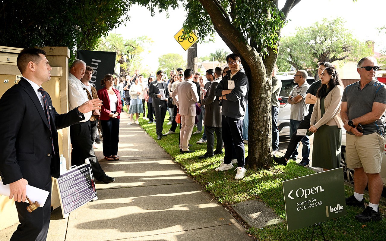 Auctioneer Jesse Davidson presides over a property auction in Homebush, in Sydney. Credit: AAP Image/Dan Himbrechts