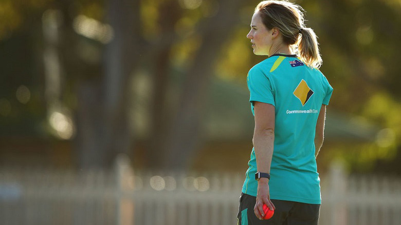 Kids need more female sporting role models like Ellyse Perry
