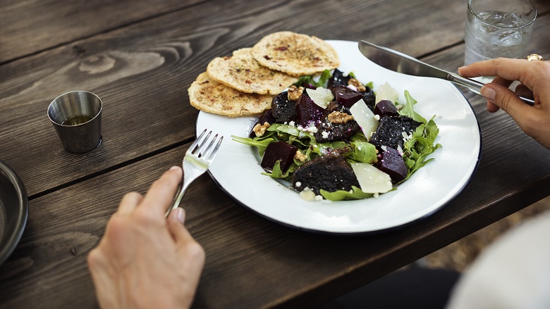 Aussies splurge on fast food and restaurants