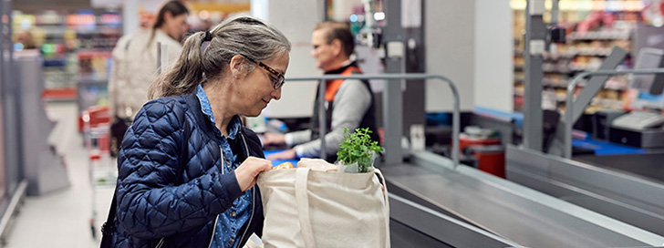 Keycard - lady in supermarket